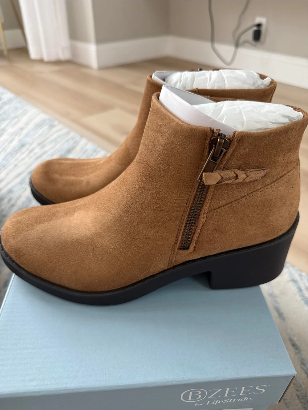 NIB Bzees Tan Outgoing Faux Leather Ankle Booties with Side Zip Sizes 8W & 9.5M